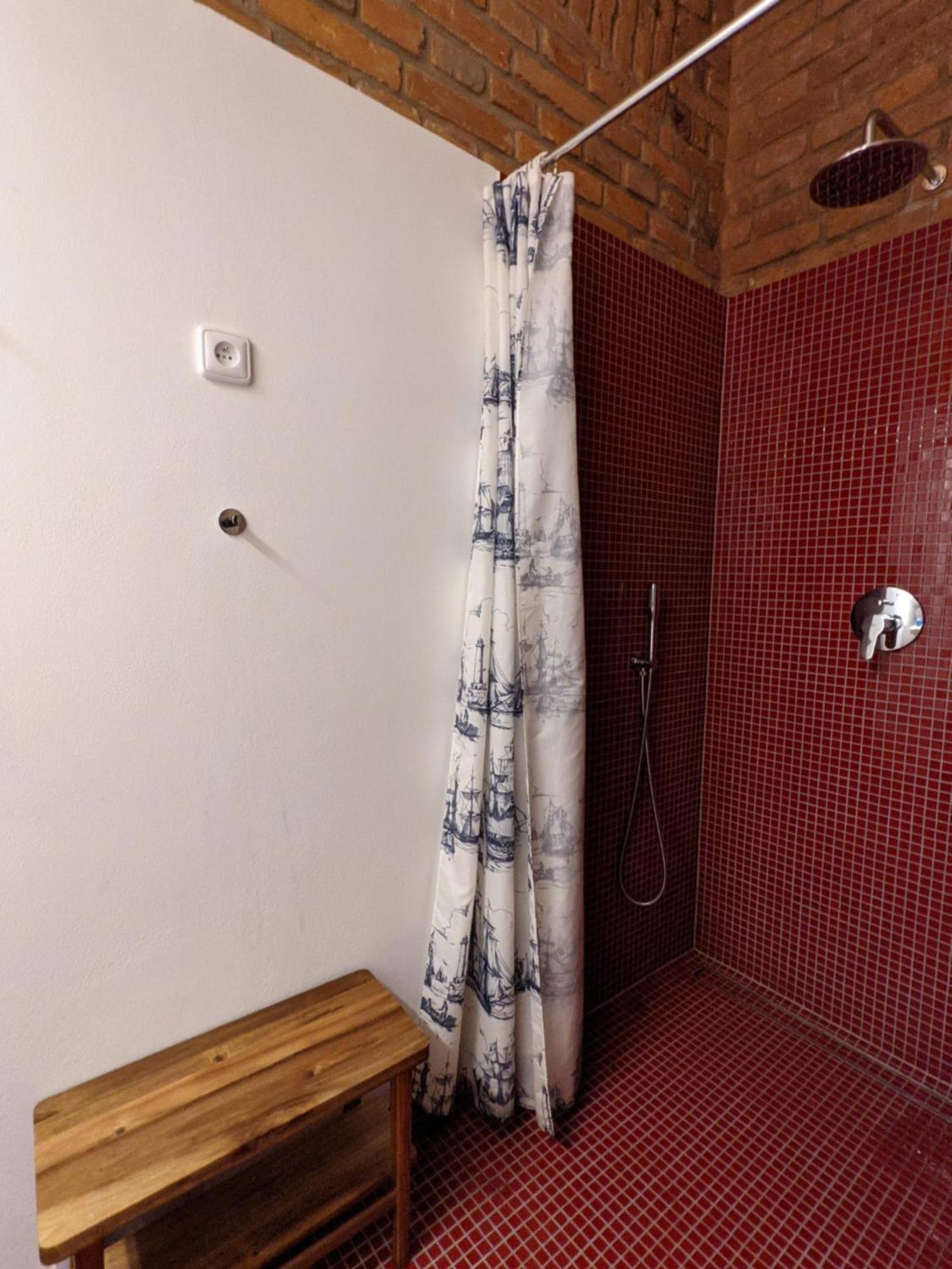 Romantic And Atypical Apartments In Prague'S Montmartre Eksteriør bilde