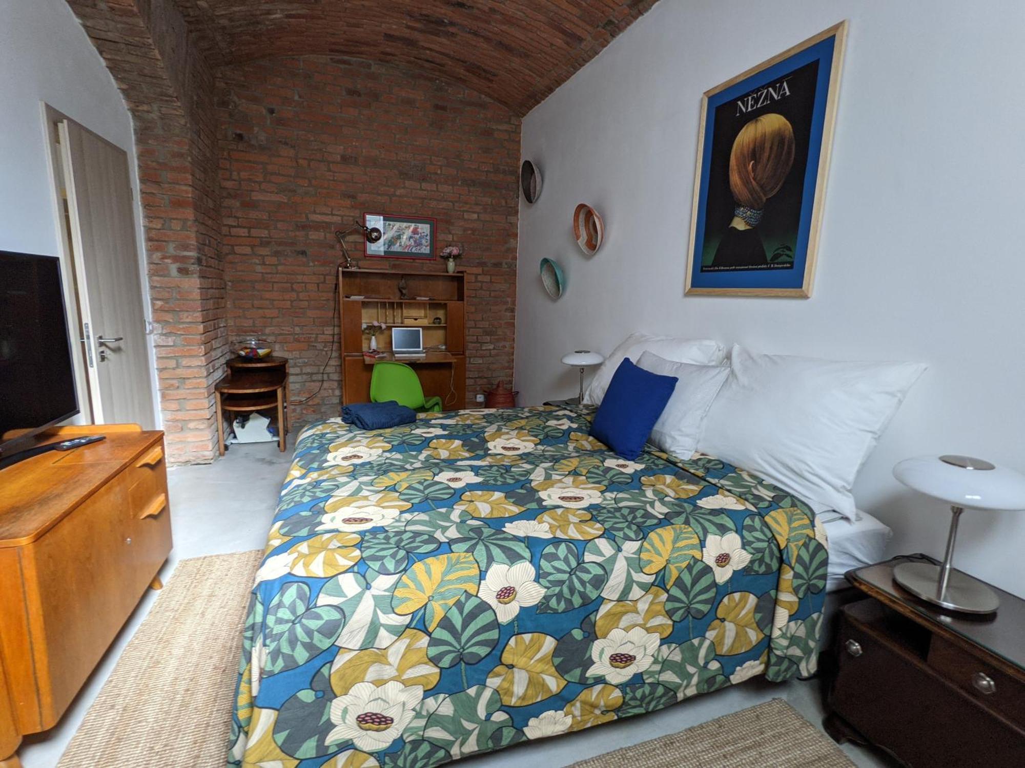 Romantic And Atypical Apartments In Prague'S Montmartre Eksteriør bilde
